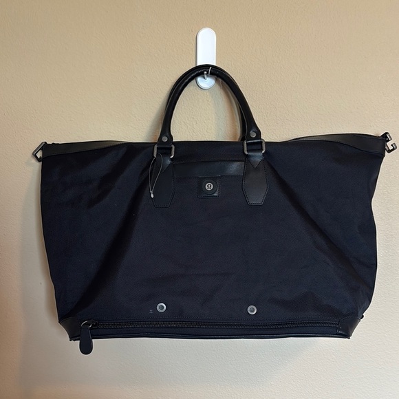 Lululemon large black duffle travel bag - Picture 1 of 16